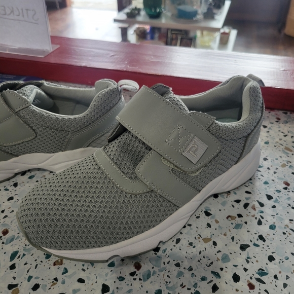 Propét Men's Tour Knit Sneaker - Picture 2 of 8